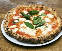 Bob e l’alchimia della Metamorfosi. L’evoluzione della Pizza attraverso gli impasti rivoluzionari di Roberto Davanzo