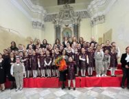 L’Istituto Comprensivo”F.Sofia Alessio-Contestabile-Monteleone-Pascoli” vive l’incanto del Natale Per gli alunni della Scuola Primaria”F. Sofia Alessio”una piacevole occasione di crescita comune