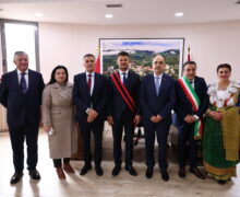 Il Presidente Bajram Begaj suggella il patto di gemellaggio tra la comunità arbëreshe di San Cosmo Albanese e quella albanese di Mirdita